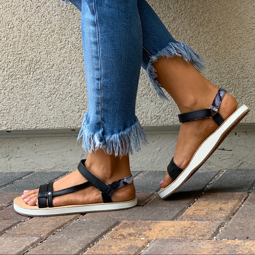 Black Universal Slim Slingback Flatform Sandal - Picture 4 of 8